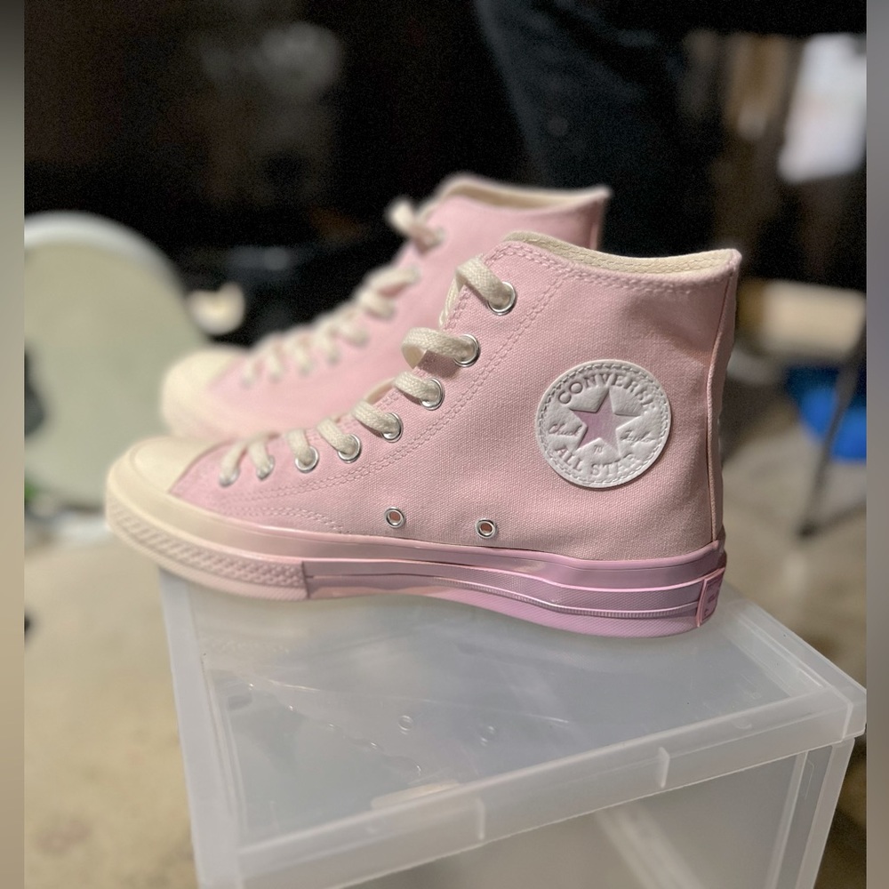 Pink ombré HI-TOP CONVERSE ALL STARS Women's size 9....